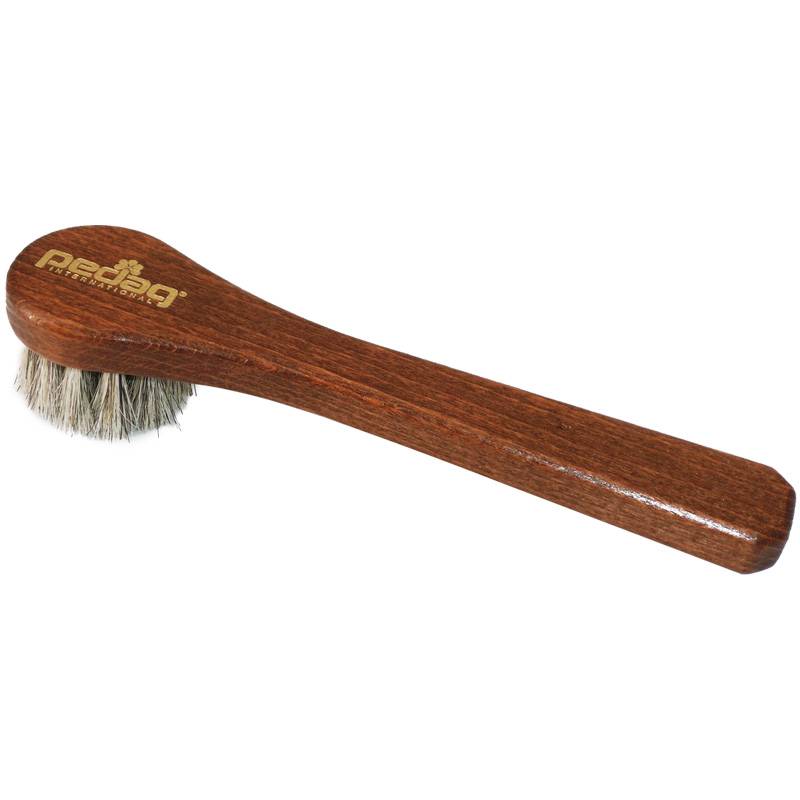 The long-stamped horse brushes the rice